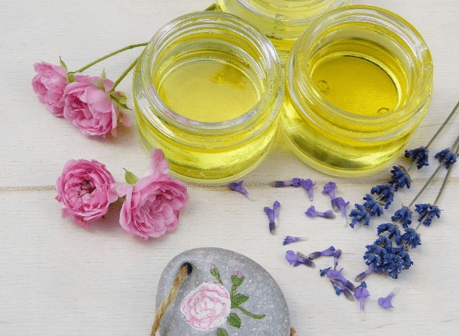 Picture of lavender oil and lavender flowers
